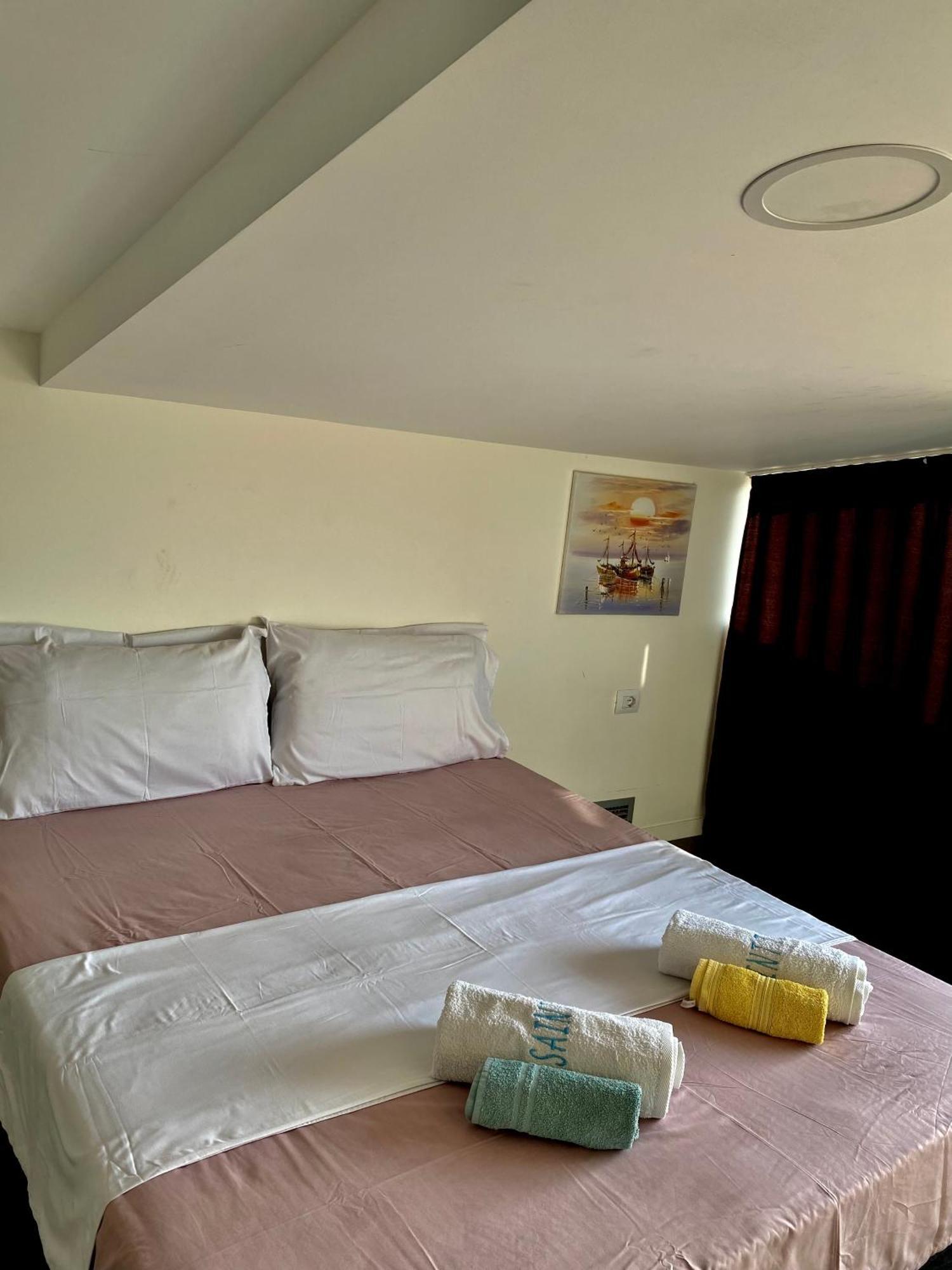 Saint Tropez Durres Hotel Bisht Kamez Kültér fotó