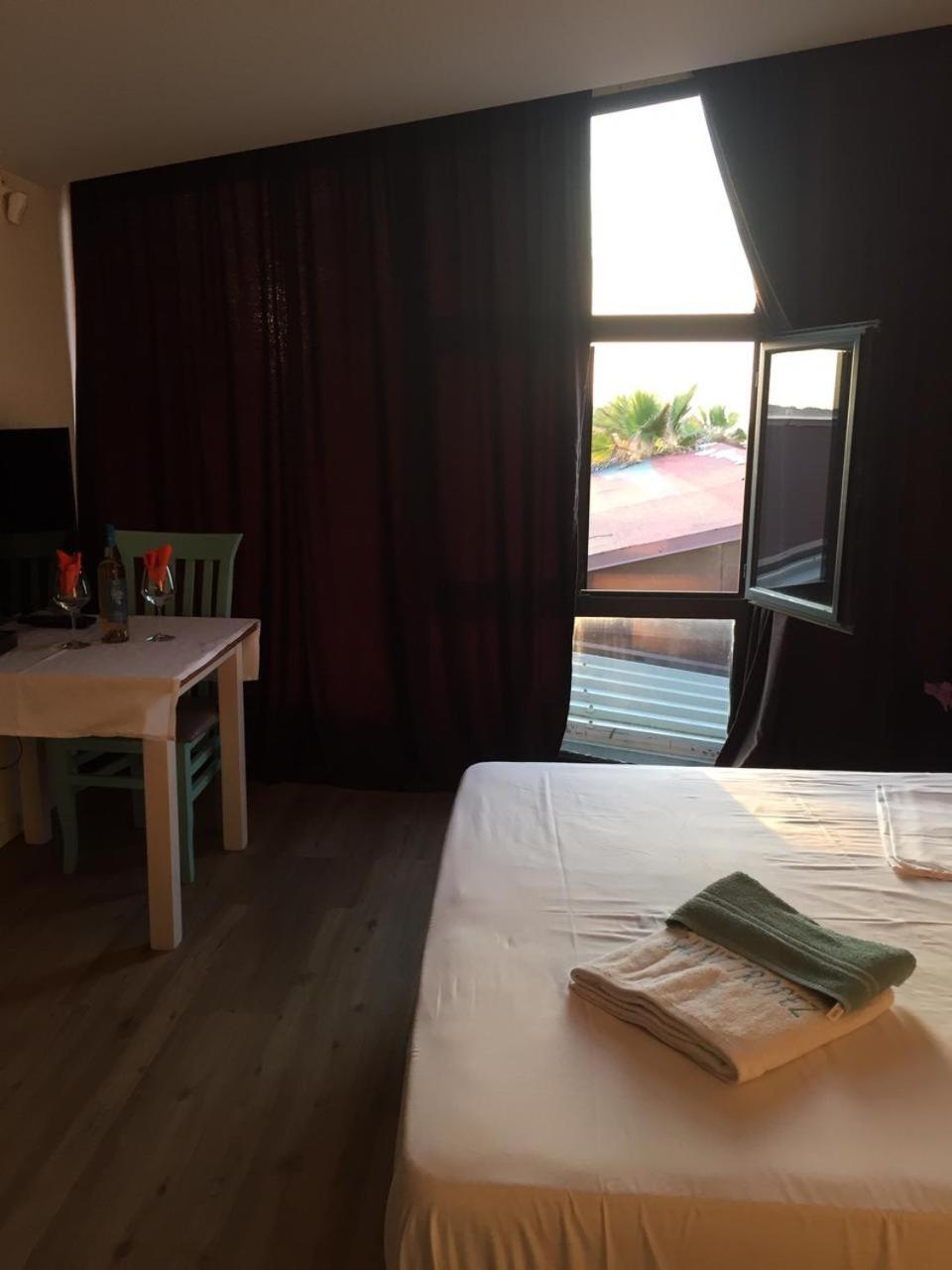 Saint Tropez Durres Hotel Bisht Kamez Kültér fotó