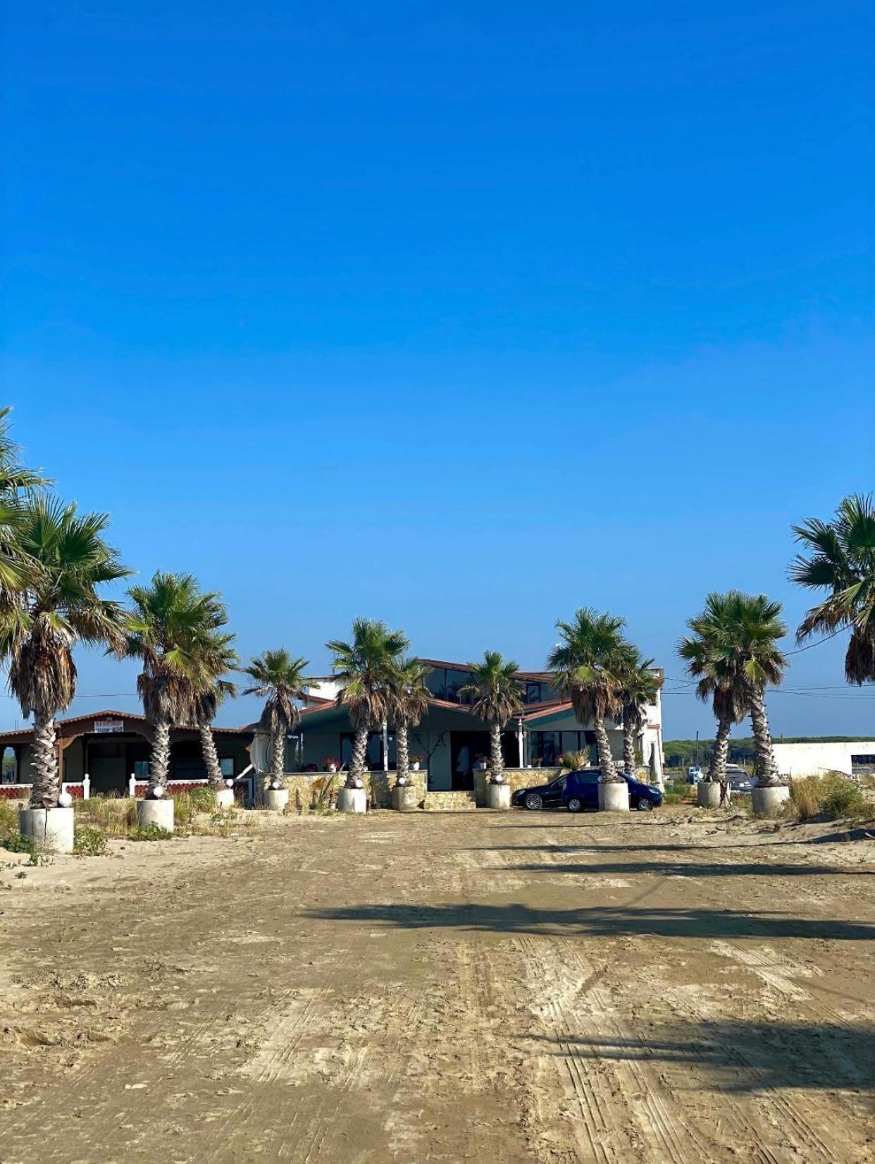 Saint Tropez Durres Hotel Bisht Kamez Kültér fotó