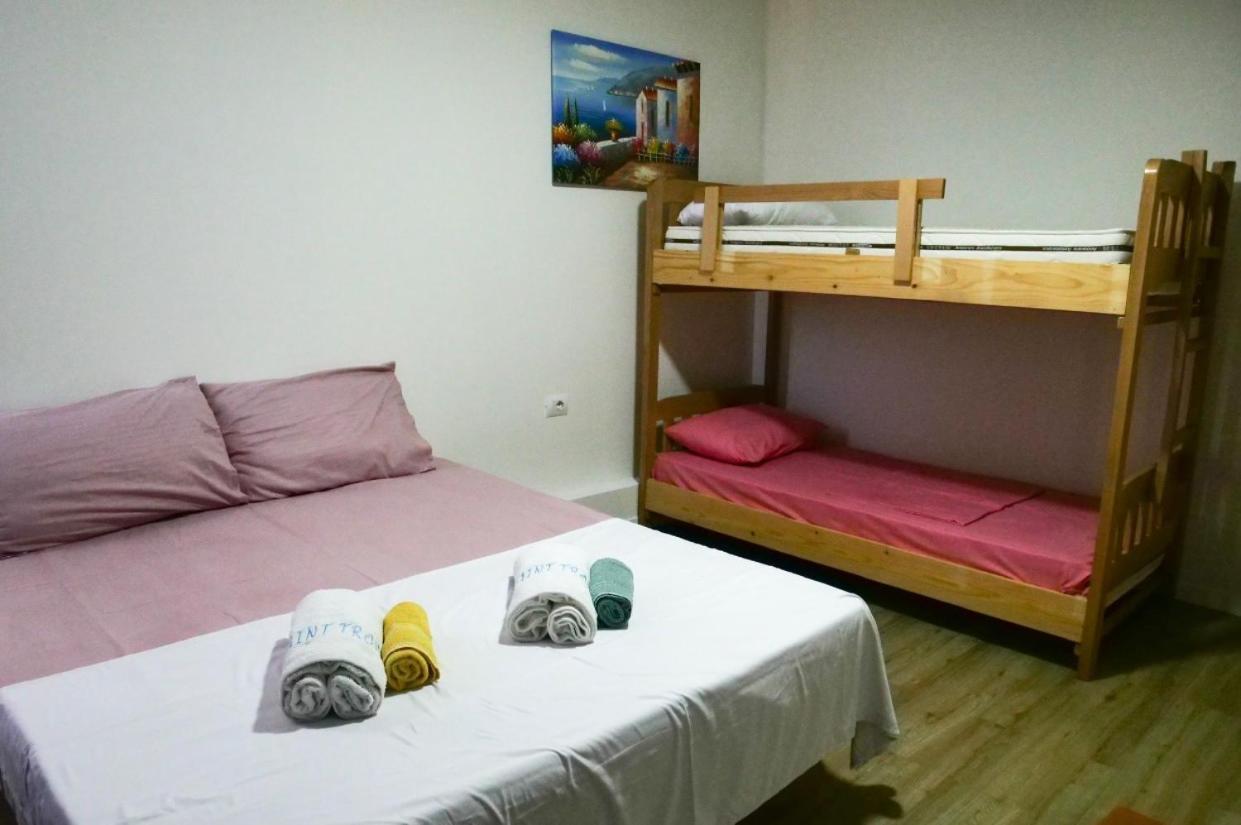 Saint Tropez Durres Hotel Bisht Kamez Kültér fotó