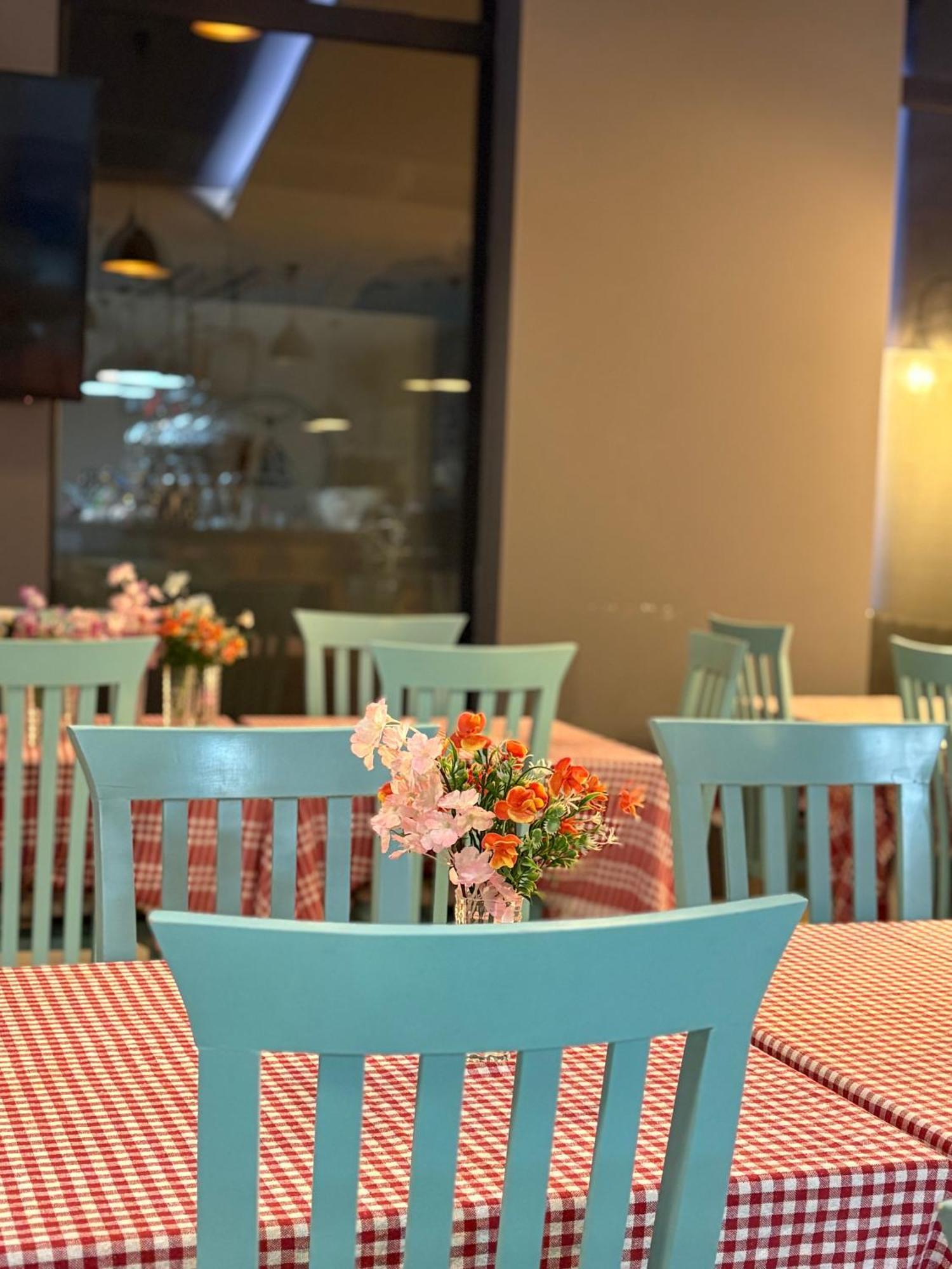 Saint Tropez Durres Hotel Bisht Kamez Kültér fotó