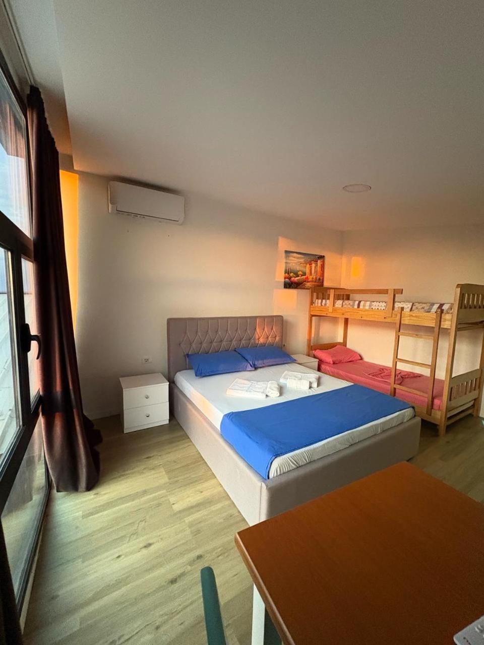 Saint Tropez Durres Hotel Bisht Kamez Kültér fotó