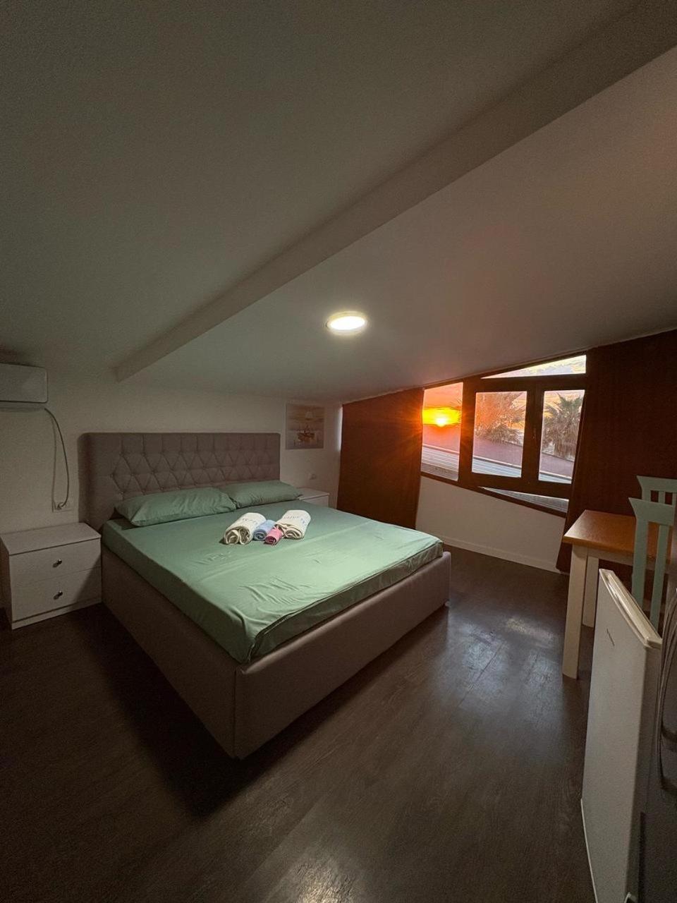 Saint Tropez Durres Hotel Bisht Kamez Kültér fotó