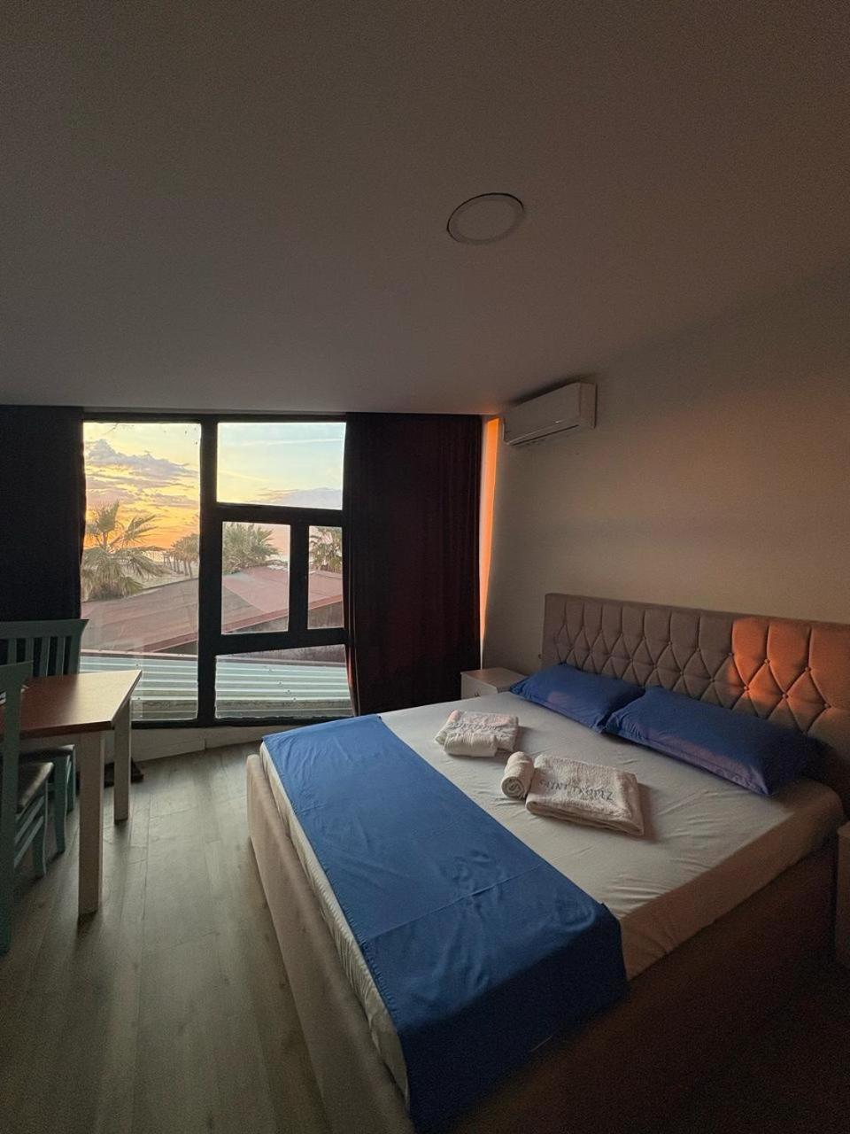 Saint Tropez Durres Hotel Bisht Kamez Kültér fotó